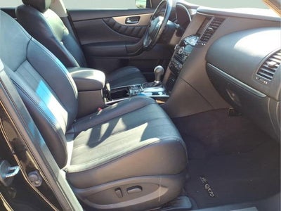 2017 INFINITI QX70 Y