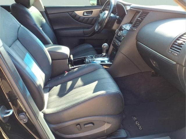 2017 INFINITI QX70 Y