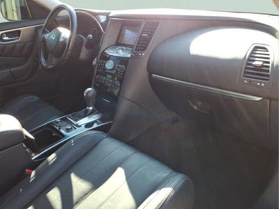 2017 INFINITI QX70 Y