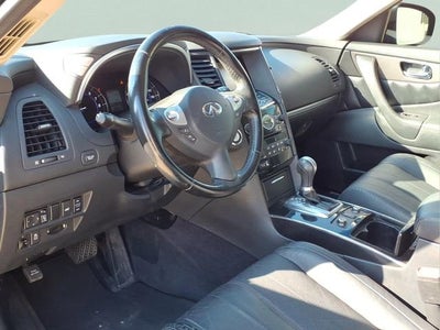 2017 INFINITI QX70 Y