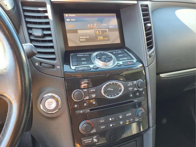 2017 INFINITI QX70 Y