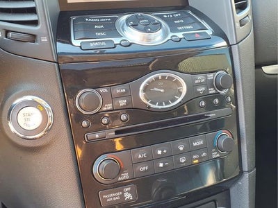 2017 INFINITI QX70 Y