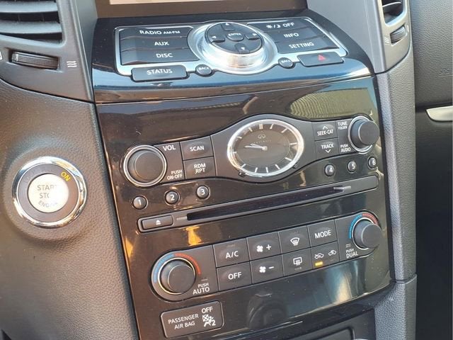 2017 INFINITI QX70 Y