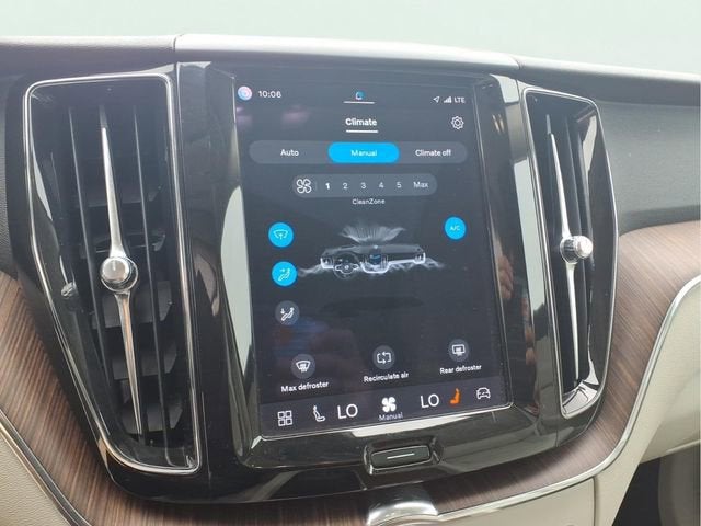 2022 Volvo XC60 Momentum