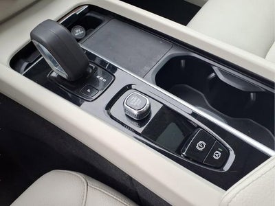 2022 Volvo XC60 Momentum