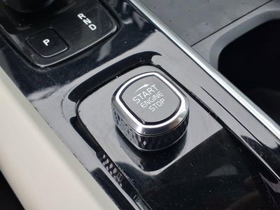 2022 Volvo XC60 Momentum