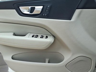 2022 Volvo XC60 Momentum