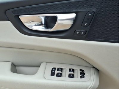 2022 Volvo XC60 Momentum
