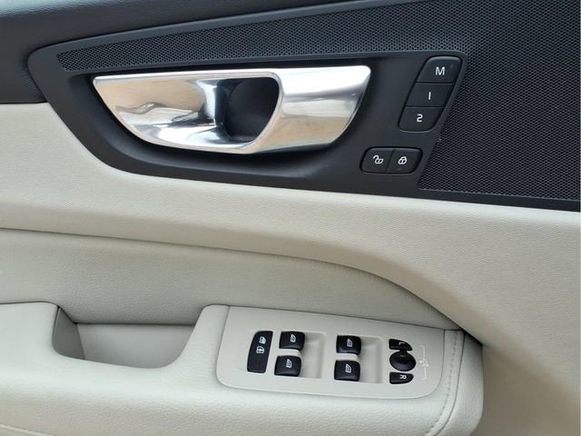 2022 Volvo XC60 Momentum