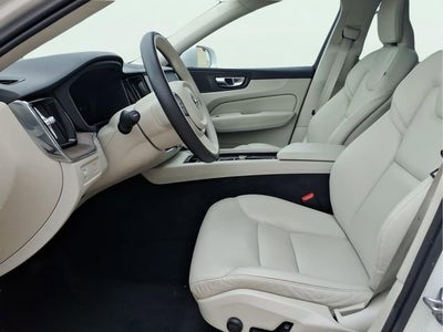 2022 Volvo XC60 Momentum