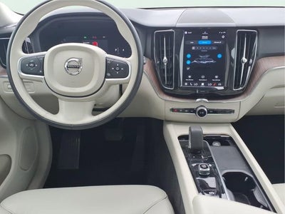 2022 Volvo XC60 Momentum