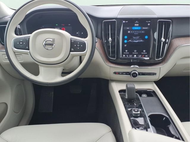 2022 Volvo XC60 Momentum