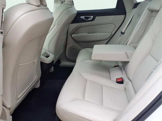 2022 Volvo XC60 Momentum