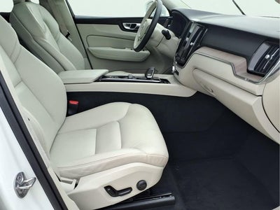 2022 Volvo XC60 Momentum