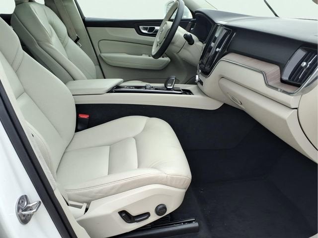 2022 Volvo XC60 Momentum