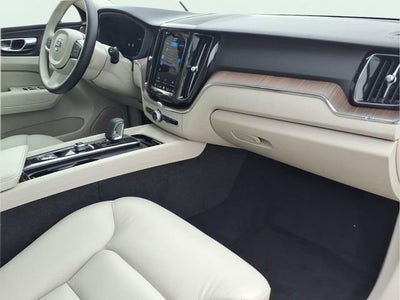 2022 Volvo XC60 Momentum