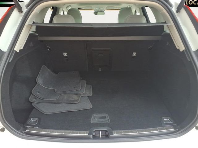 2022 Volvo XC60 Momentum