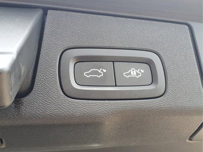 2022 Volvo XC60 Momentum