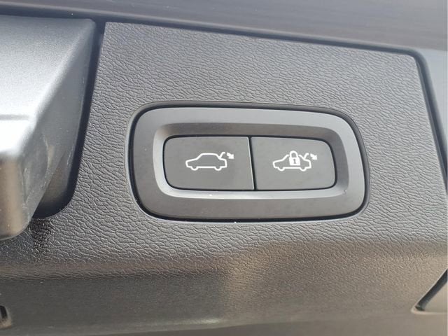 2022 Volvo XC60 Momentum