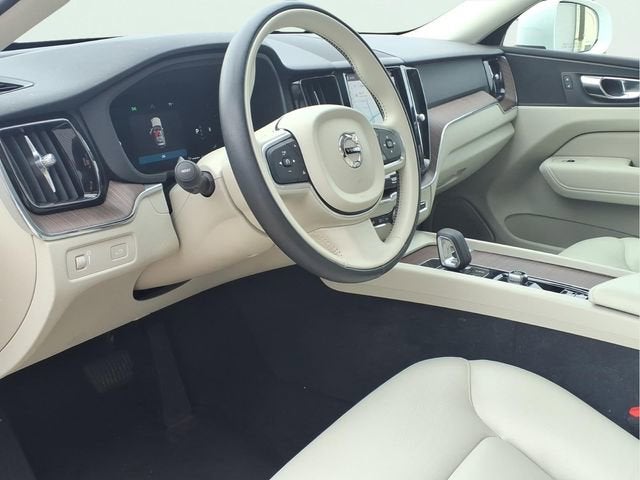 2022 Volvo XC60 Momentum