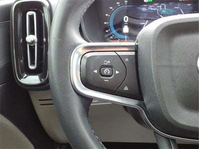2023 Volvo XC40 Plus Bright Theme