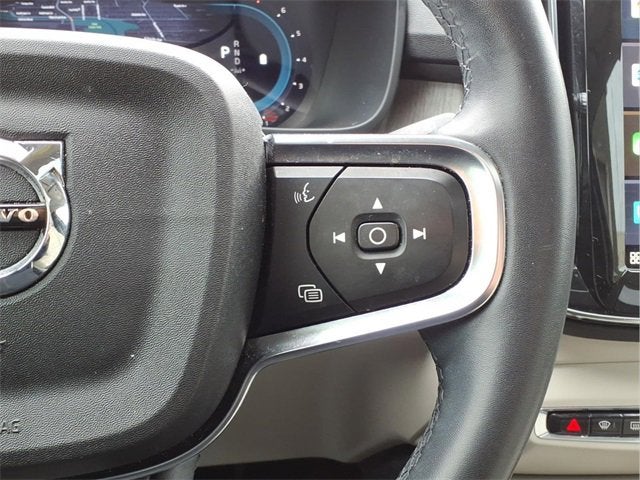 2023 Volvo XC40 Plus Bright Theme