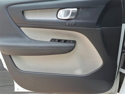 2023 Volvo XC40 Plus Bright Theme