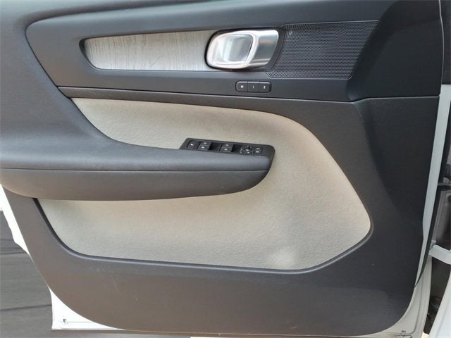 2023 Volvo XC40 Plus Bright Theme