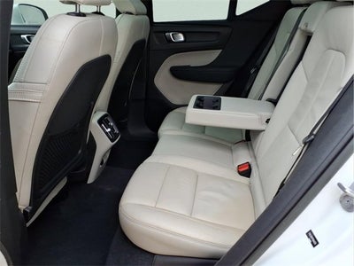 2023 Volvo XC40 Plus Bright Theme