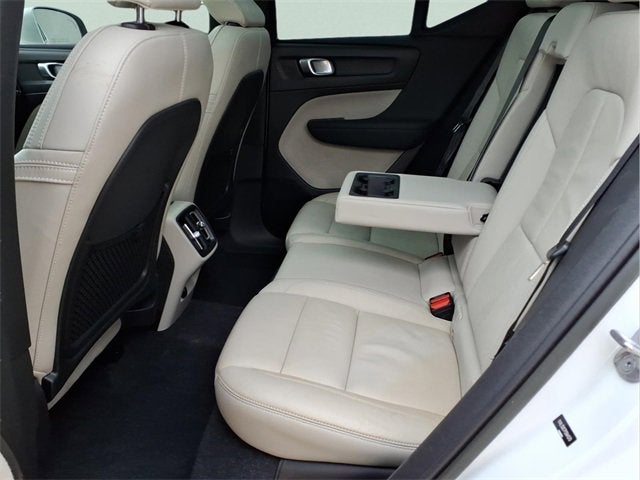 2023 Volvo XC40 Plus Bright Theme