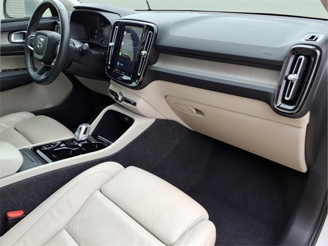 2023 Volvo XC40 Plus Bright Theme