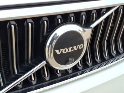 2023 Volvo XC40 Plus Bright Theme