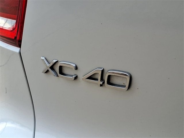 2023 Volvo XC40 Plus Bright Theme