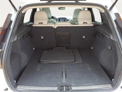 2023 Volvo XC40 Plus Bright Theme