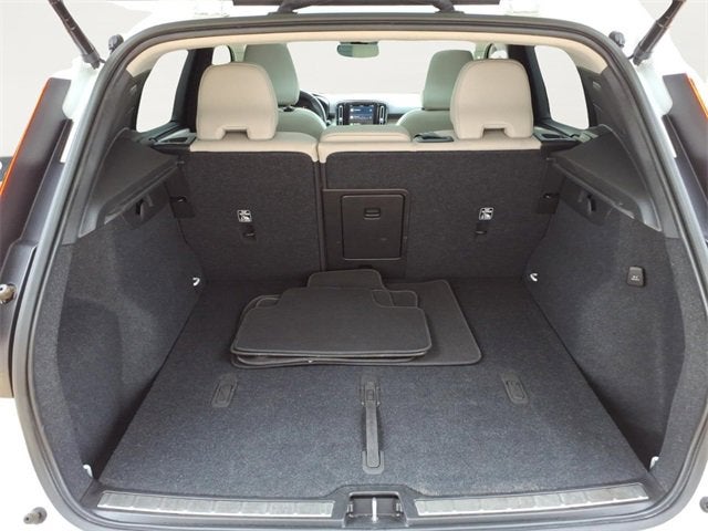 2023 Volvo XC40 Plus Bright Theme