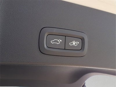 2023 Volvo XC40 Plus Bright Theme