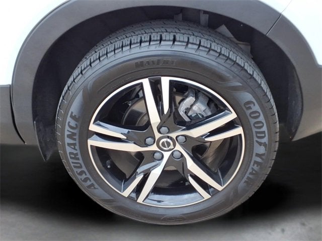 2023 Volvo XC40 Plus Bright Theme