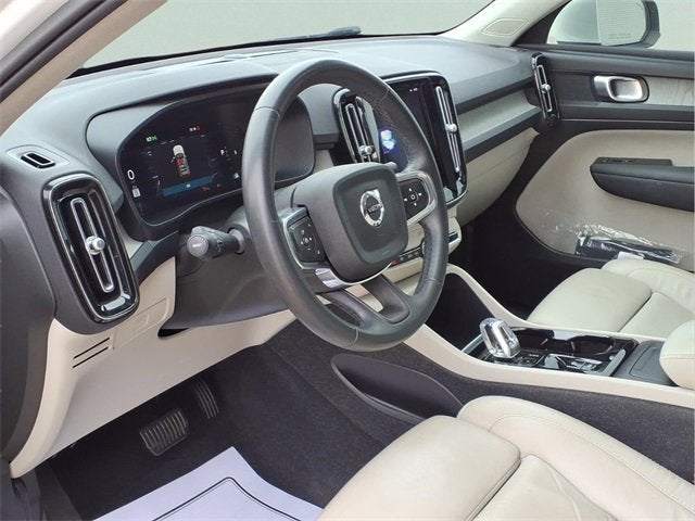 2023 Volvo XC40 Plus Bright Theme