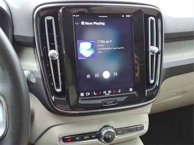 2023 Volvo XC40 Plus Bright Theme
