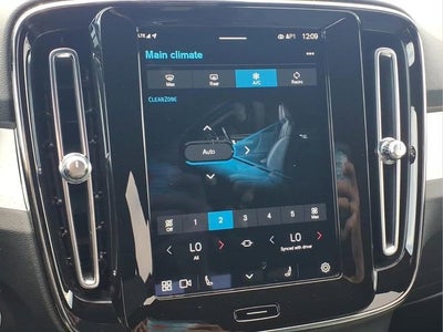 2023 Volvo XC40 Core