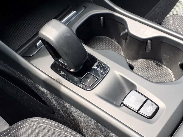 2023 Volvo XC40 Core