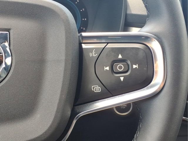 2023 Volvo XC40 Core