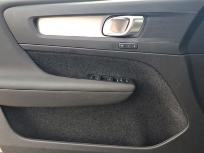 2023 Volvo XC40 Core