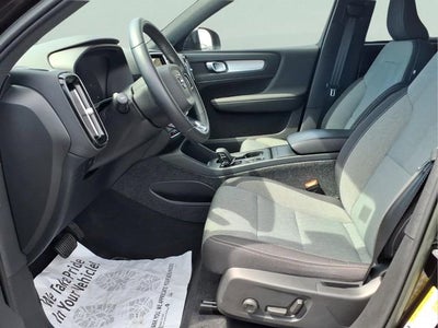 2023 Volvo XC40 Core
