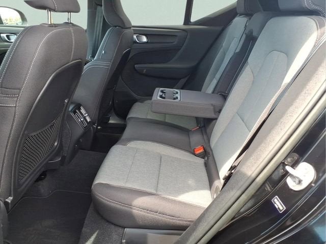 2023 Volvo XC40 Core