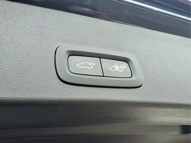 2023 Volvo XC40 Core