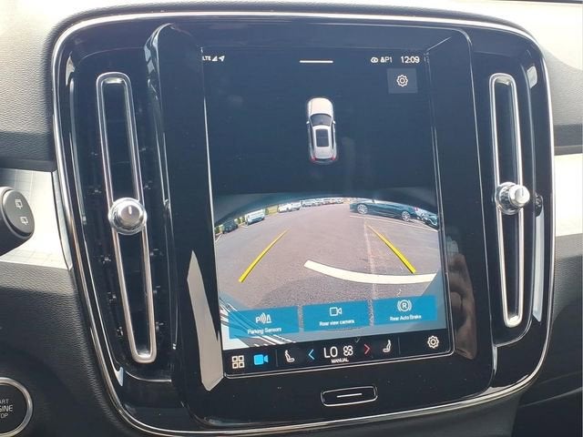 2023 Volvo XC40 Core