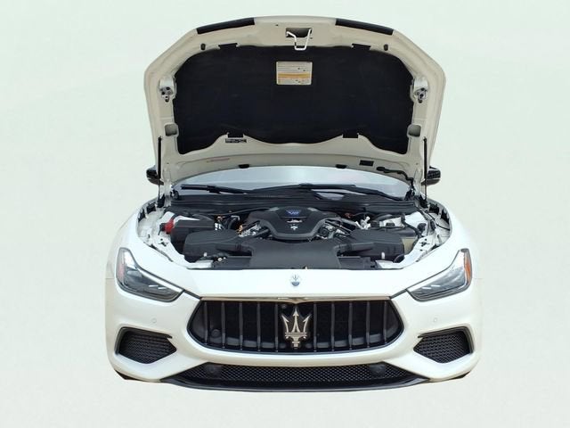 2022 Maserati Ghibli Modena Q4